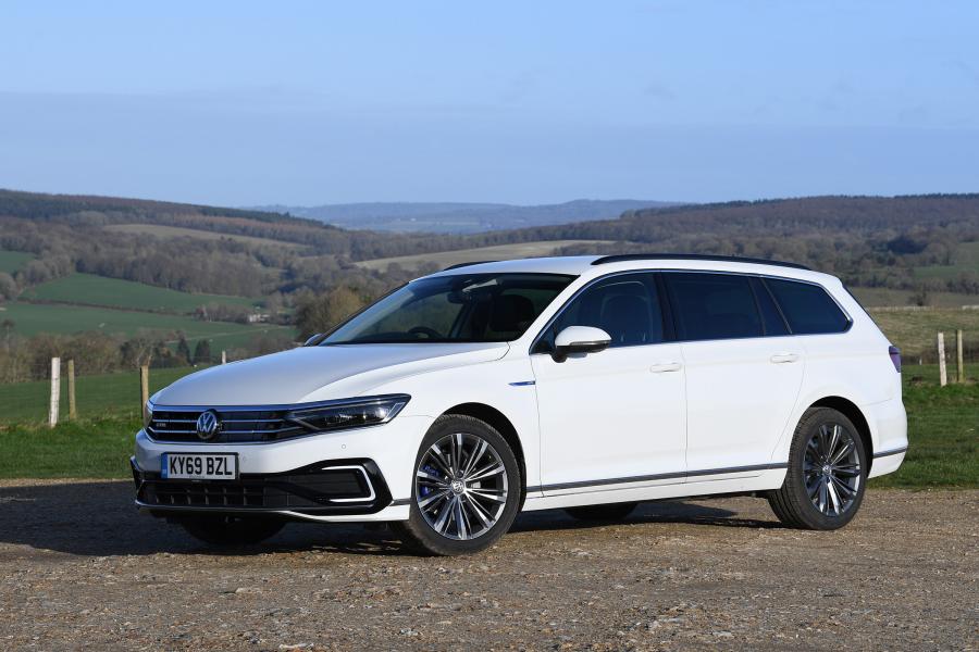 Volkswagen Passat GTE Estate (B8) 2019 года  (UK) (фото 34 из 40)